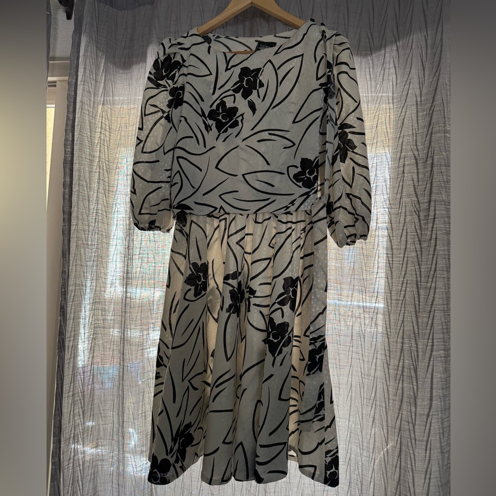 Chic Black and White Floral Long Sleeve Dress